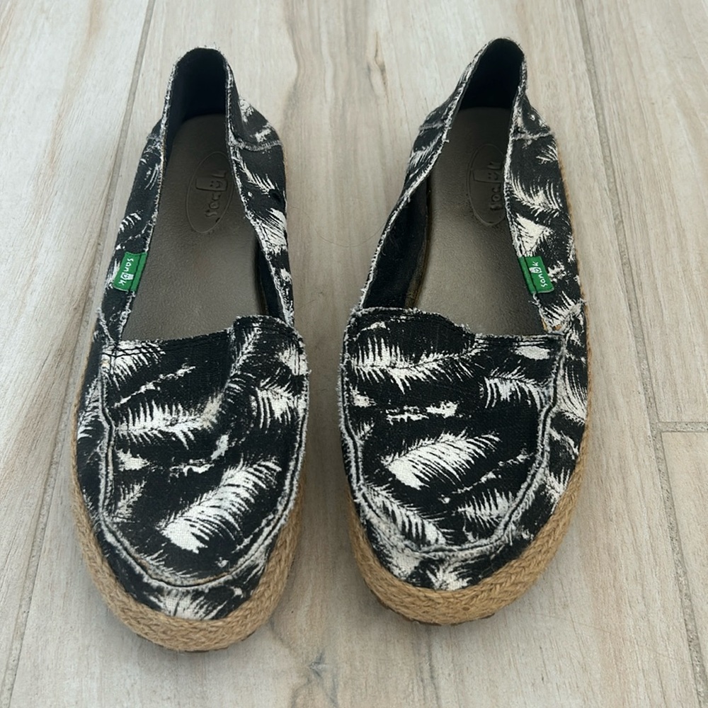 Sanuk slip on